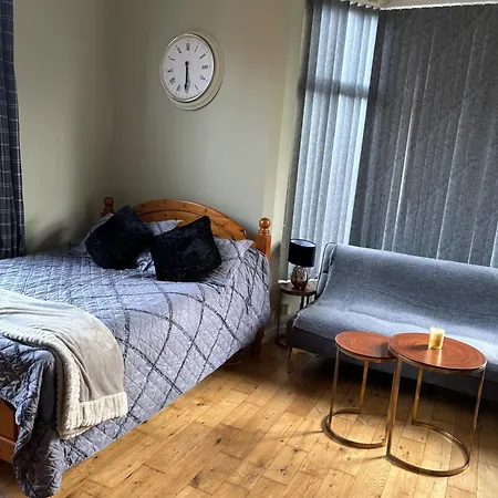 In - Sleeps 2 Apartment *